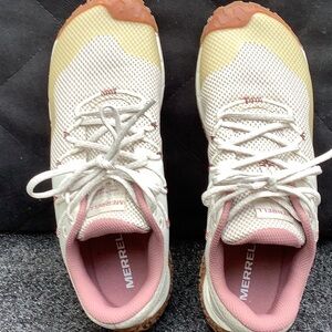 Womans Merrell vapor glove sneaker. New condition. Stone/taupe size 9